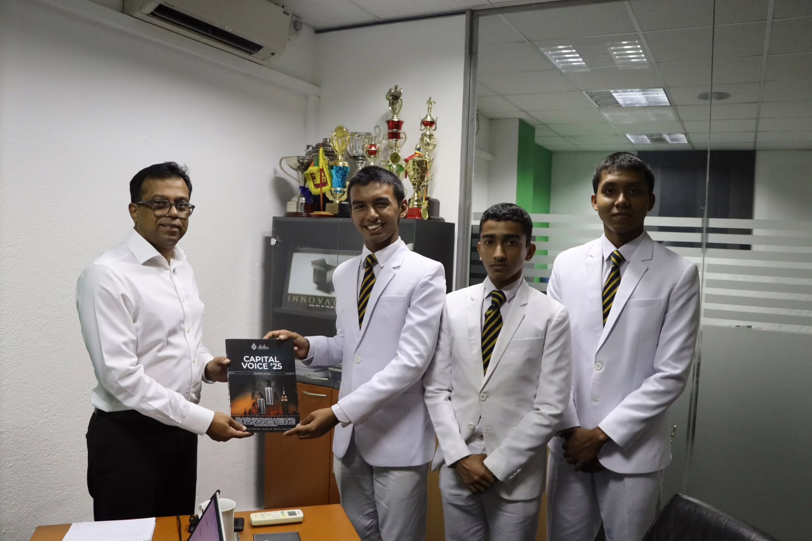 The students of the Capital Market Club of Royal College Colombo recently presented the latest issue of Capital Voice ’25 to Mr. Sujeewa Peiris, Director/CEO of Bartleet Religare Securities.